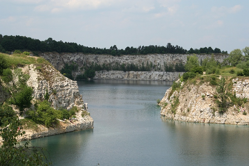 Obraz 193.jpg - Zakrzówek - zalany kamieniołom, który obecnie przekształcił się w malownicze jeziorko